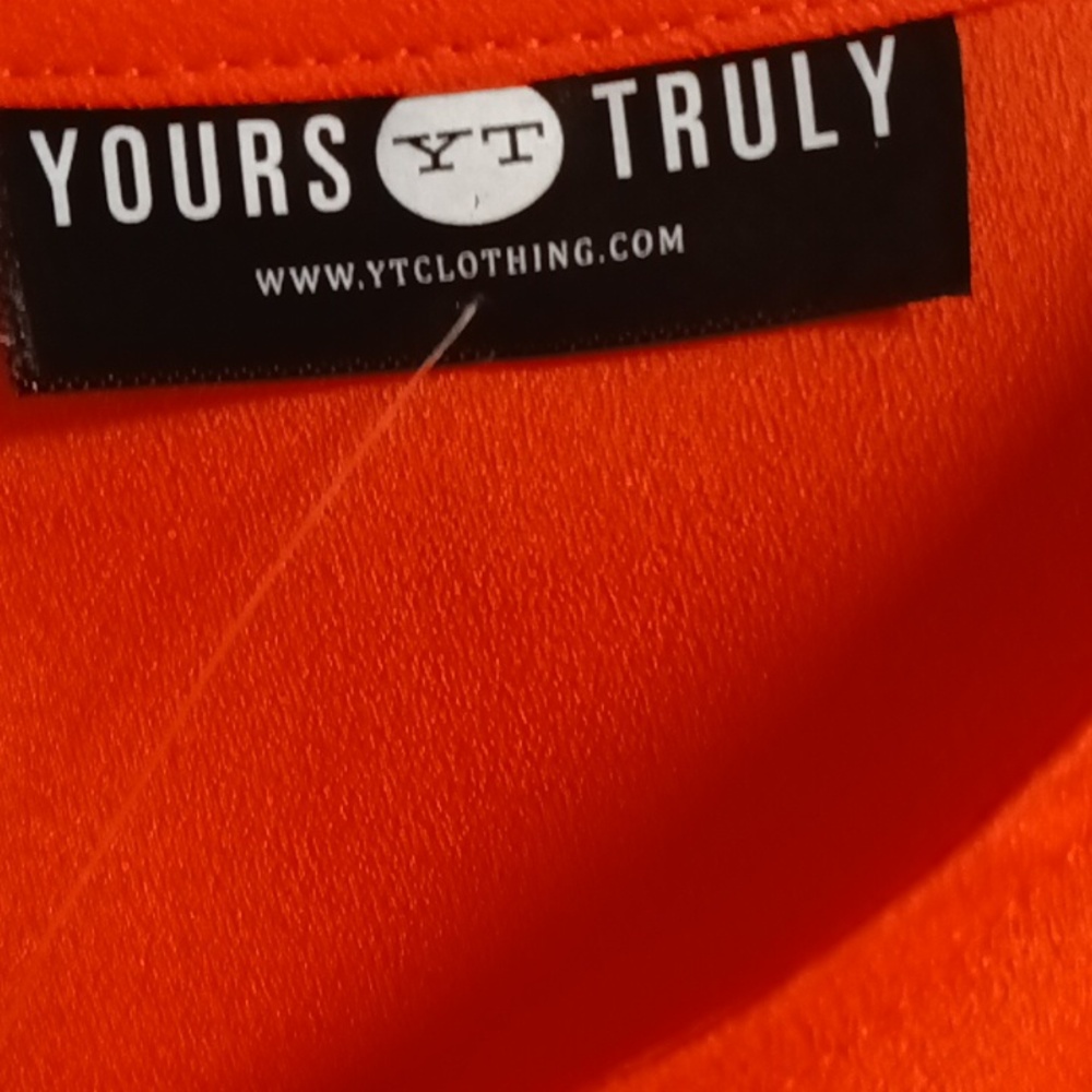 NWT YOURS TRULY orange 100% polyester s/s blouse w rounded hem & keyhole in back
